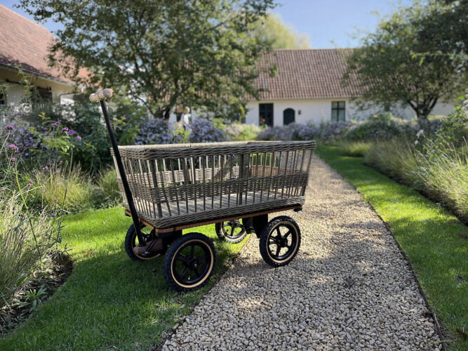 Wagon with woven basket - Tradewinds